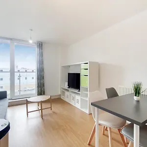 two-bed-apartment-by-london-docklands.brighton-hotels-england.com/