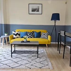 Apartment In Beckton. Docklands. Airport., London