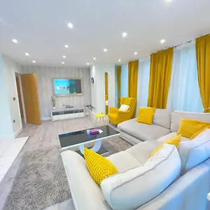 Apartment Canary Wharf The Heart Of, London