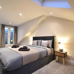 Apartment Stunning 3 Bed, London
